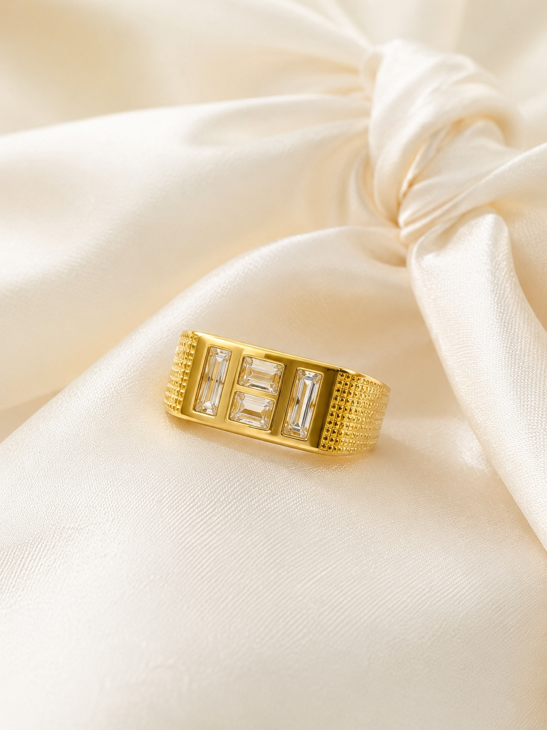 Baguette Glow Ring